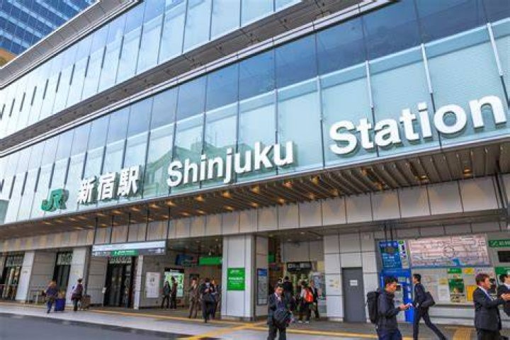 新宿駅から御茶ノ水駅：電車での行き方、所要時間、乗り換えのコツ